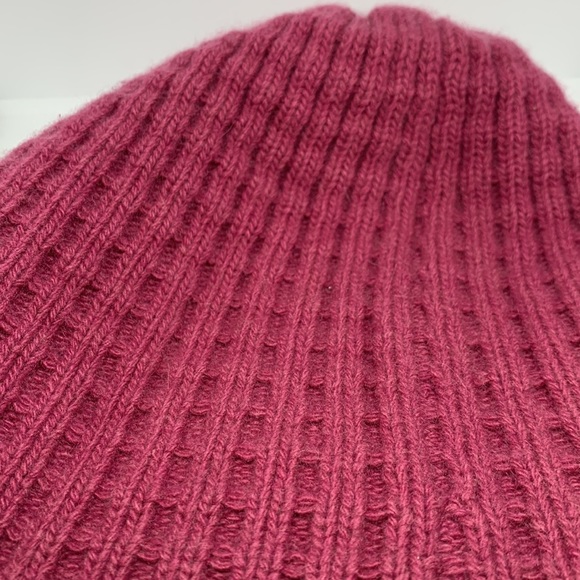 HOLT RENFREW 💯 Cashmere - Picture 2 of 6